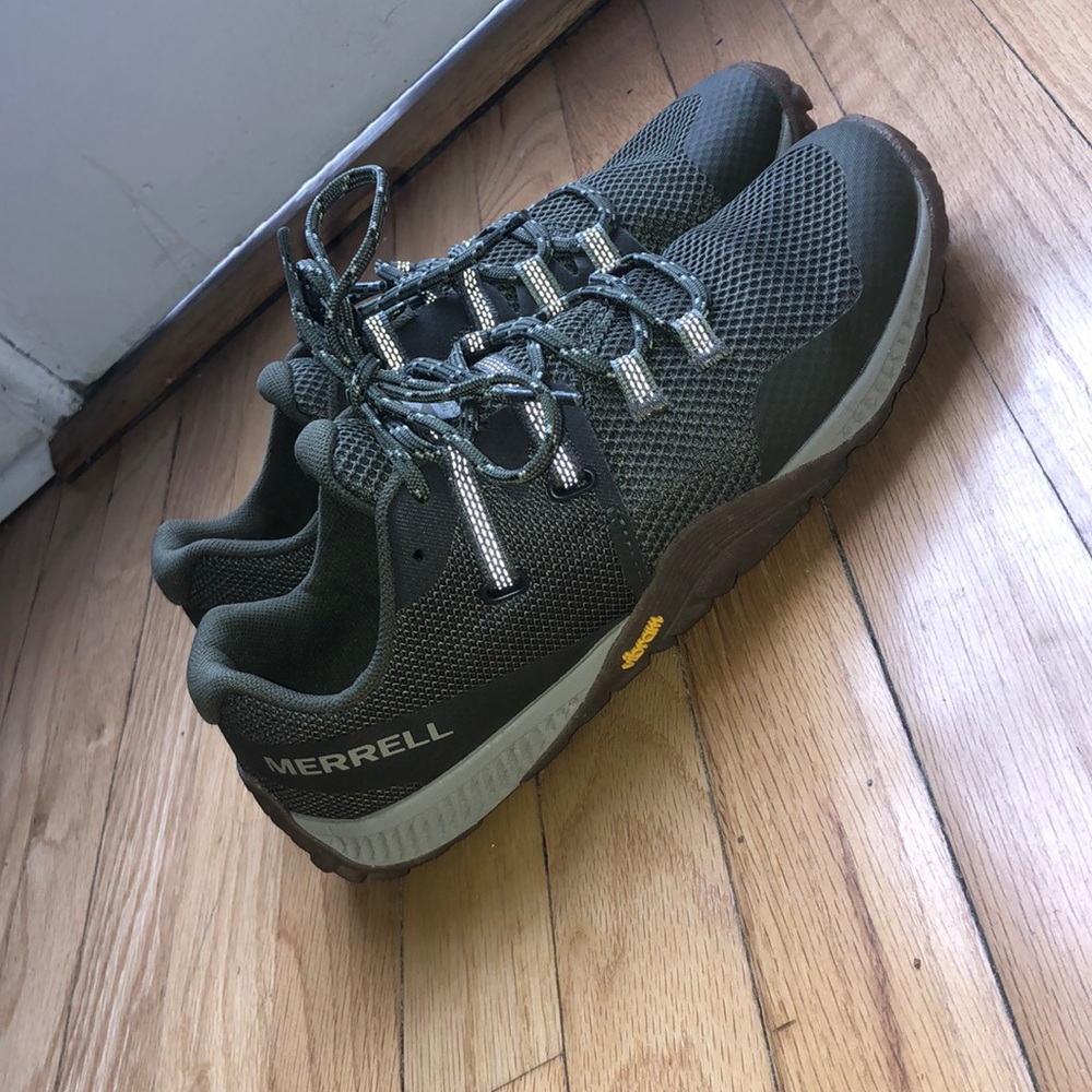 Merrell Women’s Trail Glove 6 in Green